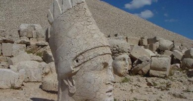 Nemrut mountain statue